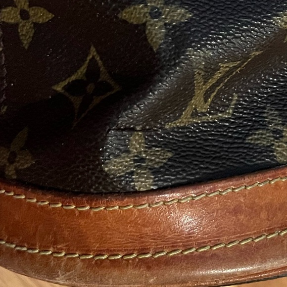 Authentic Vintage Louis Vuitton Petit Bucket Bag - Picture 9 of 17